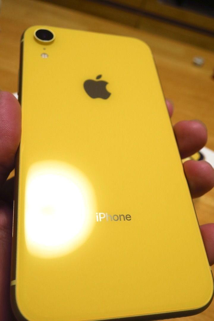 本体に傷等はありませんiPhoneXR 黄色
